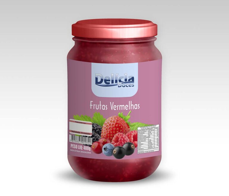 Pote de frutas vermelhas com rótulo rosa Delícia Doces