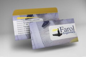 Envelopes Farol Engenharia em cinza e branco, com abas amarelas, logo e lista de serviços
