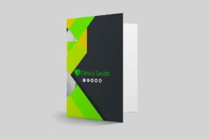 Pasta Clínica Saúde em verde e preto, em pé sobre fundo cinza
