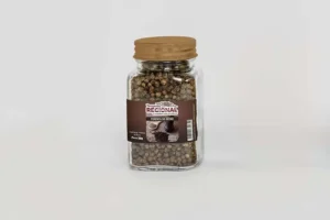 Pote de pimenta em grãos com rótulo marrom da marca Temperos Regional